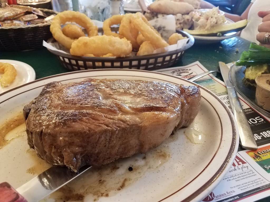 Pine Tree Supper Club | restaurant | E8095 WI-54, New London, WI 54961, USA | 9209825738 OR +1 920-982-5738