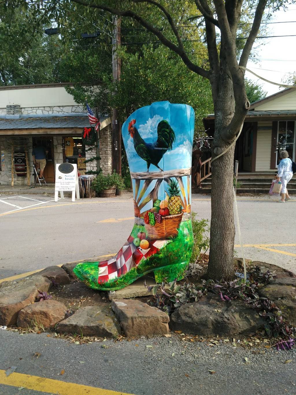 Wimberley Cafe | restaurant | 101-A Wimberley Square, Wimberley, TX 78676, USA | 5128473333 OR +1 512-847-3333