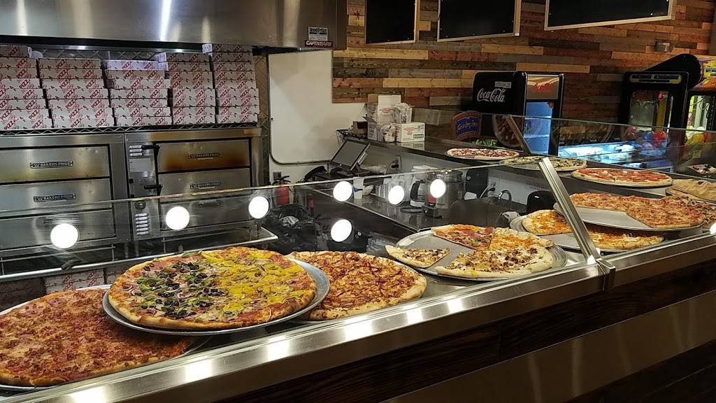 Christians Pizza | restaurant | 7003 Three Chopt Rd A, Richmond, VA 23226, USA | 8042880858 OR +1 804-288-0858