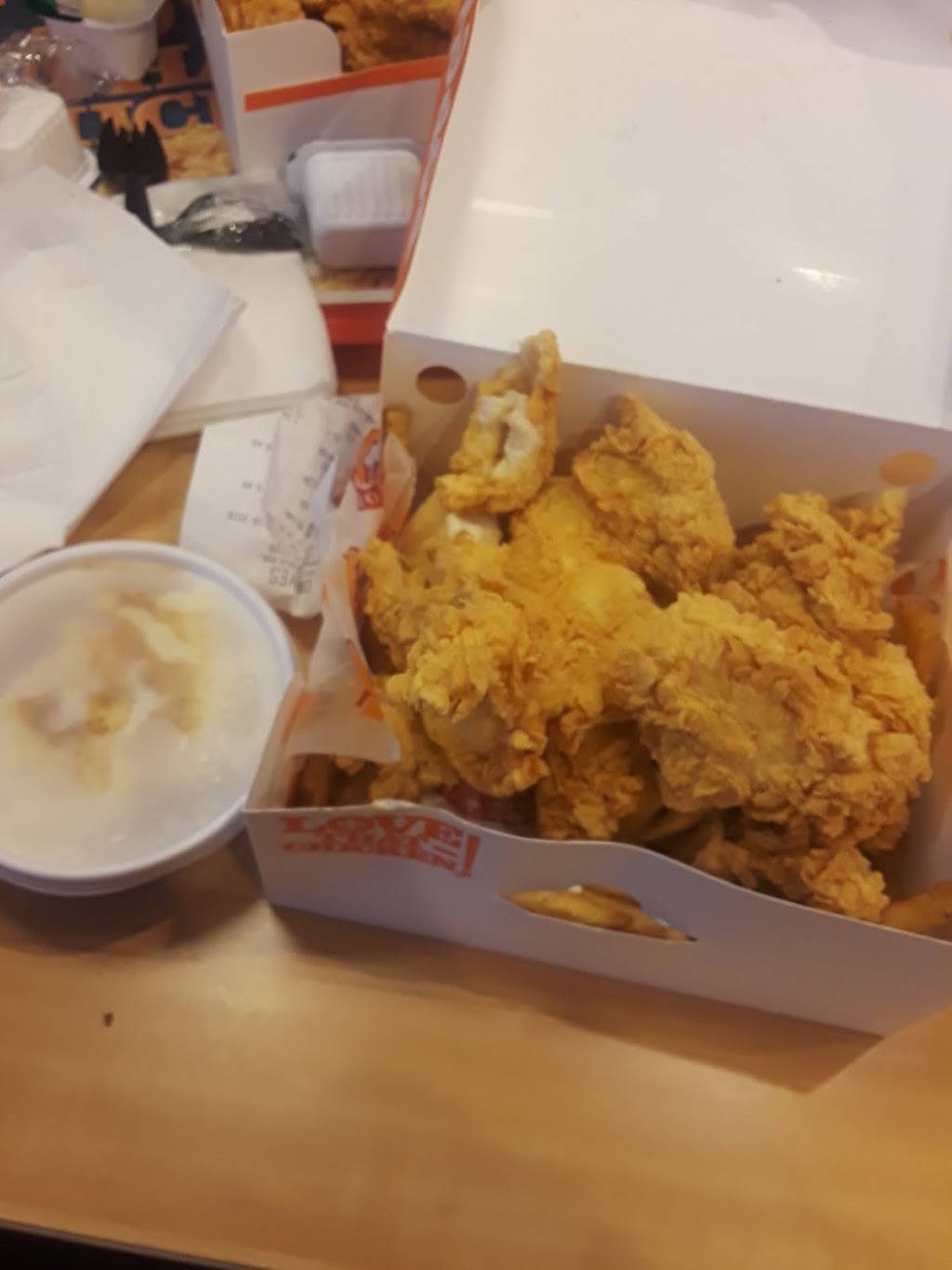 Popeyes Louisiana Kitchen | restaurant | 220 Springfield Ave, Newark, NJ 07103, USA | 9732971730 OR +1 973-297-1730