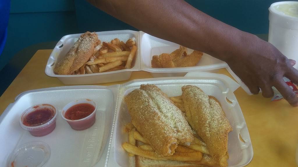 Sharks Fish & Chicken | restaurant | 9759 Forest Ln, Dallas, TX 75243, USA | 2145752227 OR +1 214-575-2227