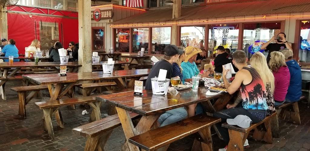 Risckys BAR-B-Q | restaurant | 140 East Exchange Avenue 101, Fort Worth, TX 76164, USA | 8176267777 OR +1 817-626-7777