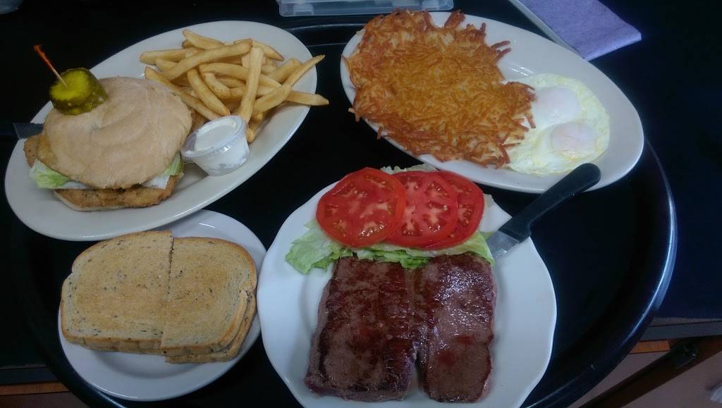 Cals Place | restaurant | 11007 SE 66th Terrace, Belleview, FL 34420, USA | 3523477909 OR +1 352-347-7909