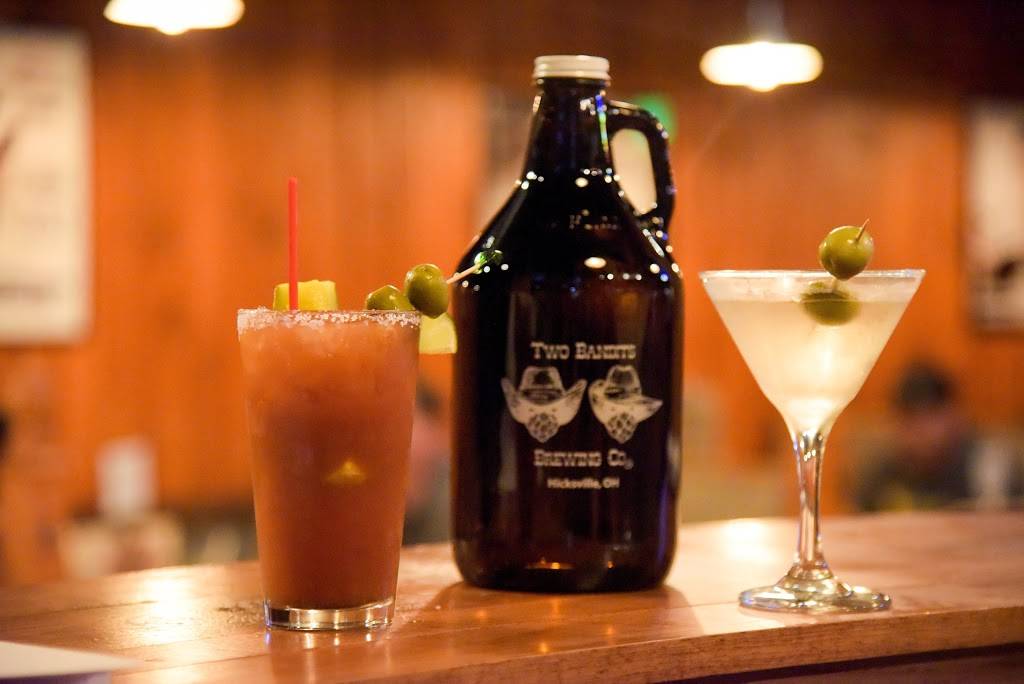 Two Bandits Brewing Co. | restaurant | 106 E High St, Hicksville, OH 43526, USA | 4195421087 OR +1 419-542-1087