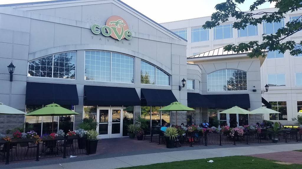 Cove Tavern | restaurant | 711 Lakefront Commons, Newport News, VA 23606, USA | 7575961830 OR +1 757-596-1830