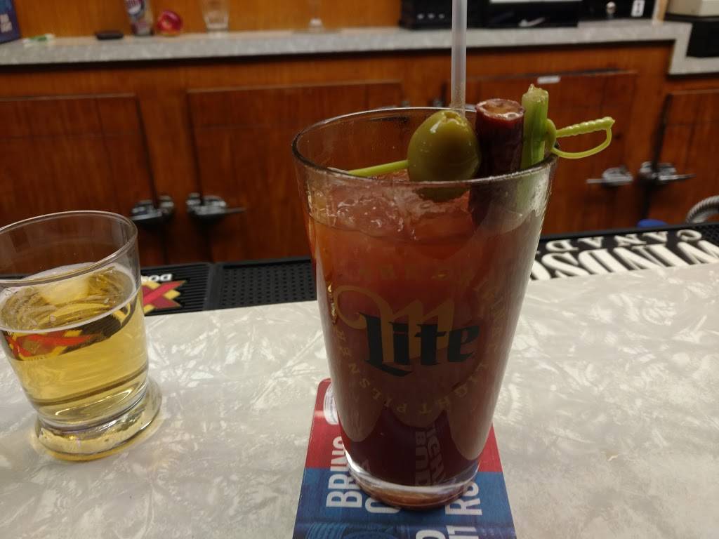 The Blazer Bar And Grill | restaurant | 106 E 1st St, Fairmont, MN 56031, USA | 5072382349 OR +1 507-238-2349