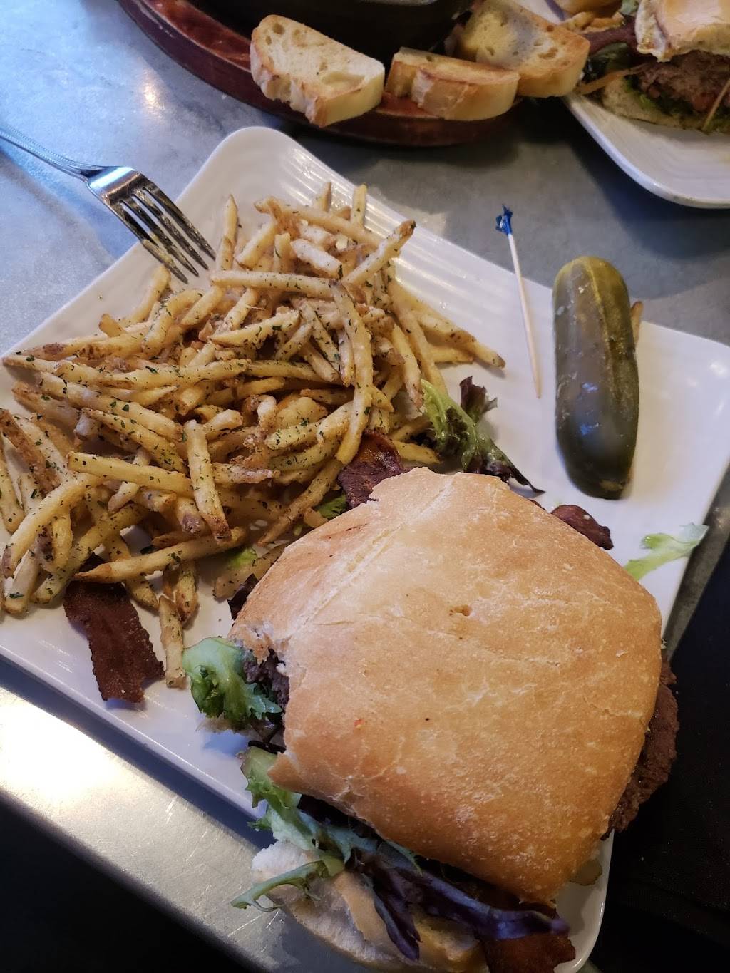 Emberz Wood-Fired Foodz | restaurant | 177 S Washington St, Sonora, CA 95370, USA | 2095322272 OR +1 209-532-2272