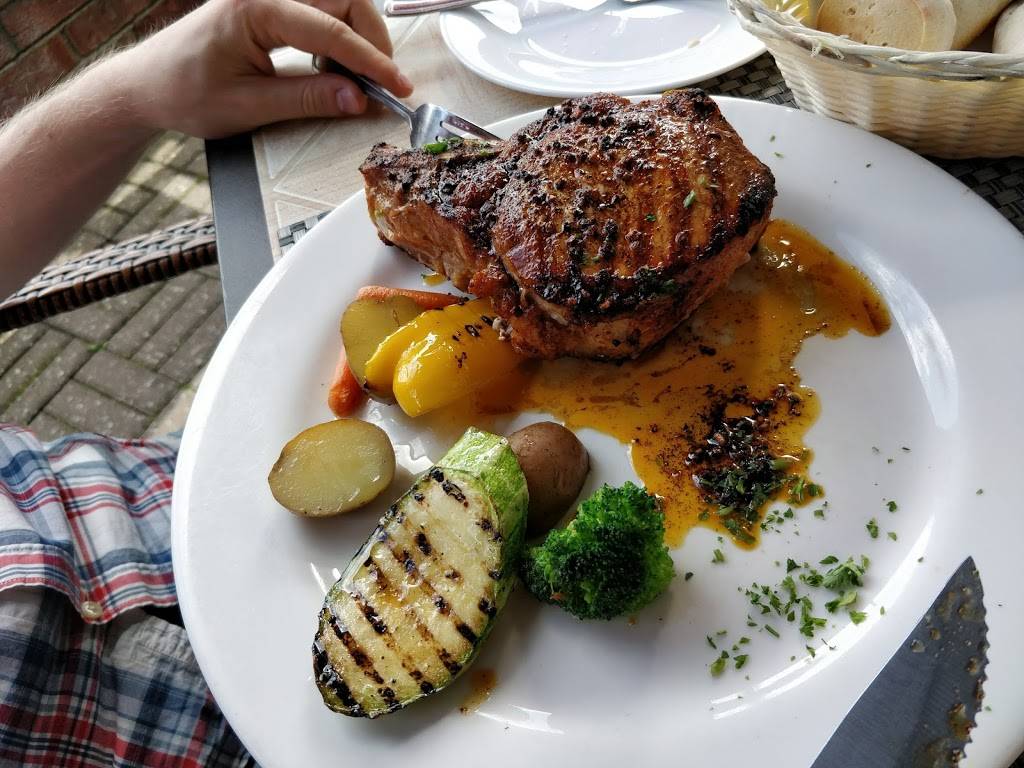 Taormina lounge | restaurant | 2530 Boulevard Saint-Joseph, Lachine, QC H8S 2N9, Canada | 5146345548 OR +1 514-634-5548