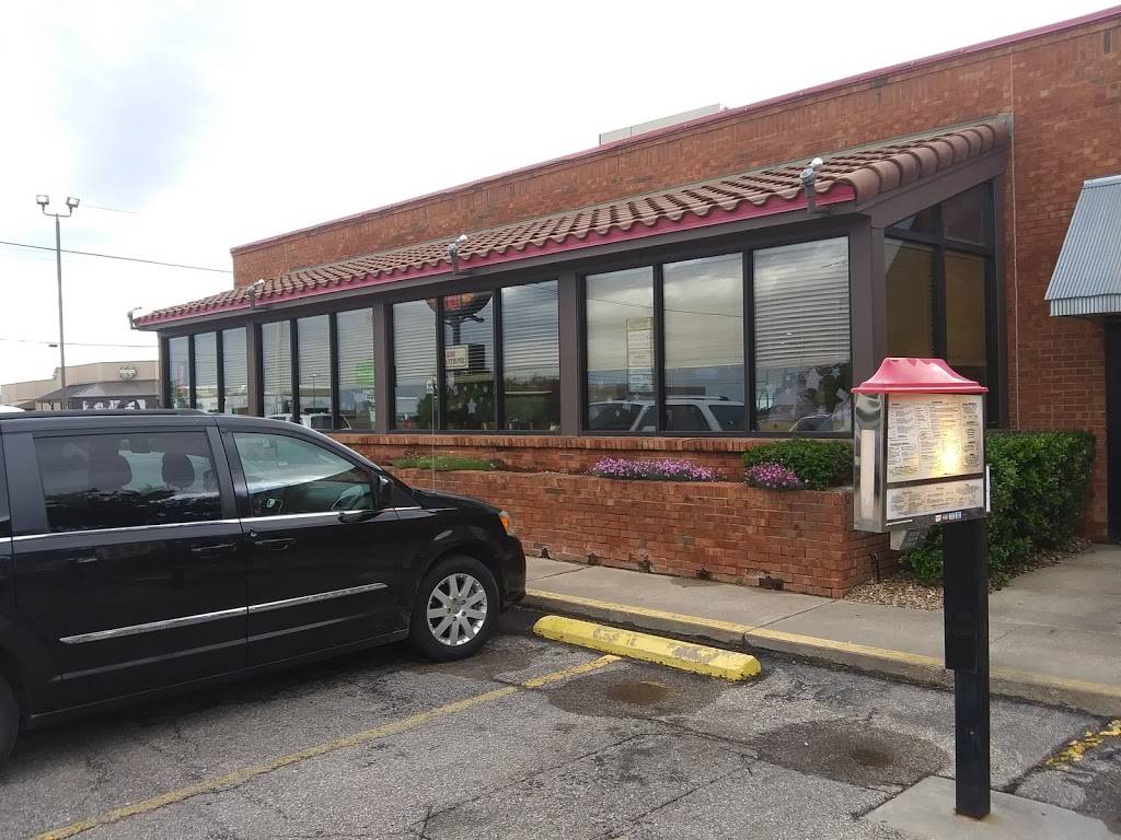 Two Brothers BBQ & Sports Grill | restaurant | 6730 W Central Ave, Wichita, KS 67212, USA | 3164404077 OR +1 316-440-4077