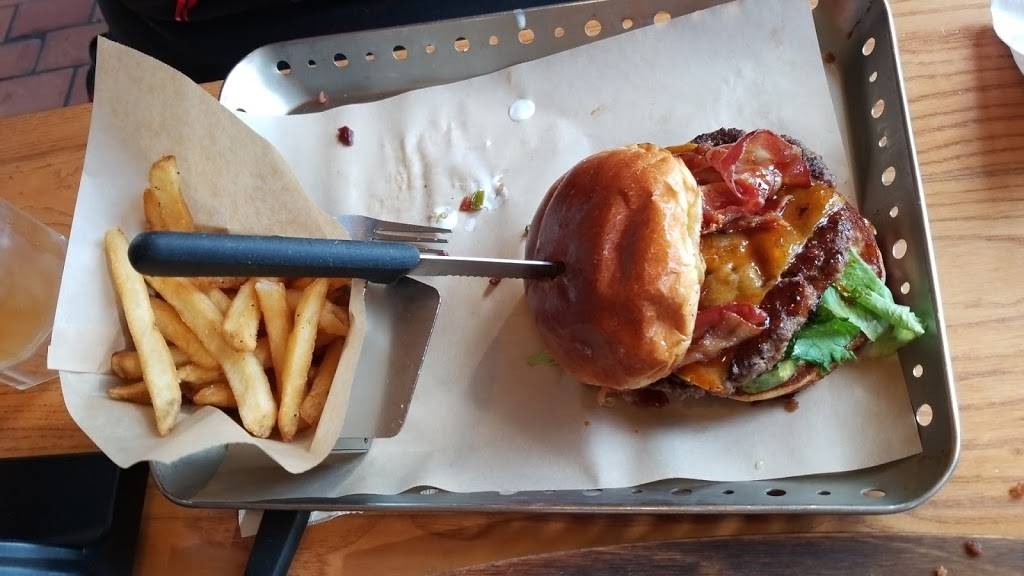 Chilis Grill & Bar | meal takeaway | 7385 W Colonial Dr, Orlando, FL 32818, USA | 4072956445 OR +1 407-295-6445