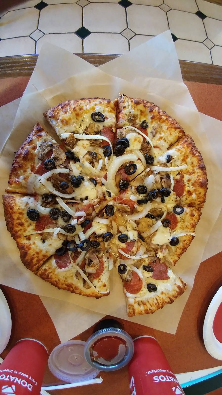 Donatos Pizza | meal takeaway | 4515 Kenny Rd, Columbus, OH 43220, USA | 6144599523 OR +1 614-459-9523