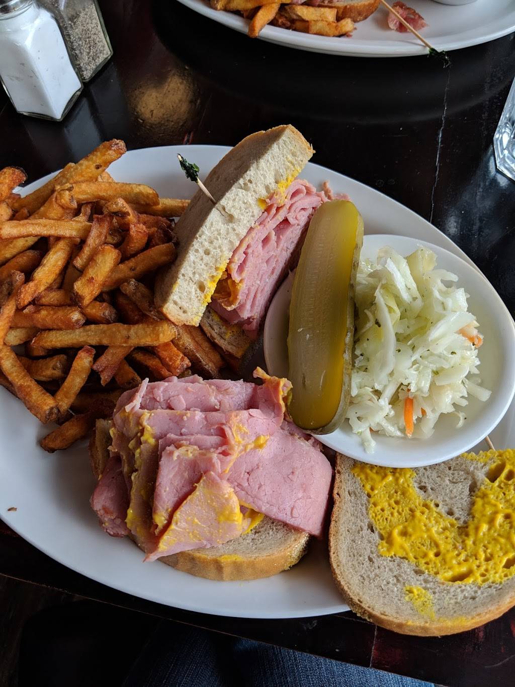 Corned Beef House | restaurant | 120 Whitmore Rd #19, Woodbridge, ON L4L 6A4, Canada | 9052658989 OR +1 905-265-8989