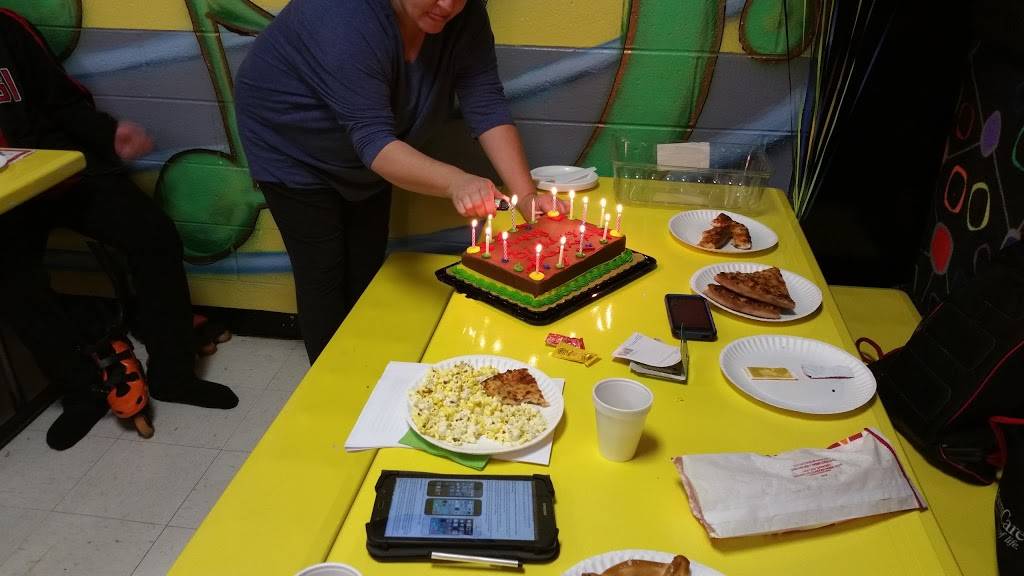 Olympia Skate Center | restaurant | 622 Greenbriar Rd, Warner Robins, GA 31093, USA | 4789232202 OR +1 478-923-2202