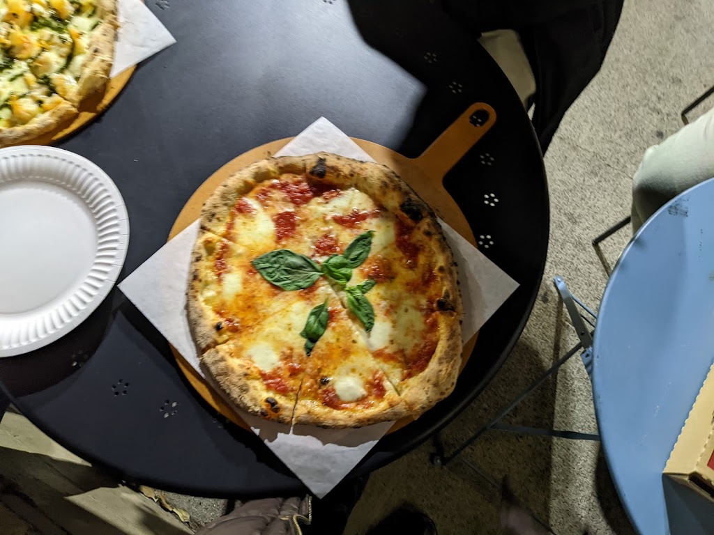 Bella Luna Pizza | restaurant | 2060 Hillhurst Ave, Los Angeles, CA 90027, USA | 3238452022 OR +1 323-845-2022