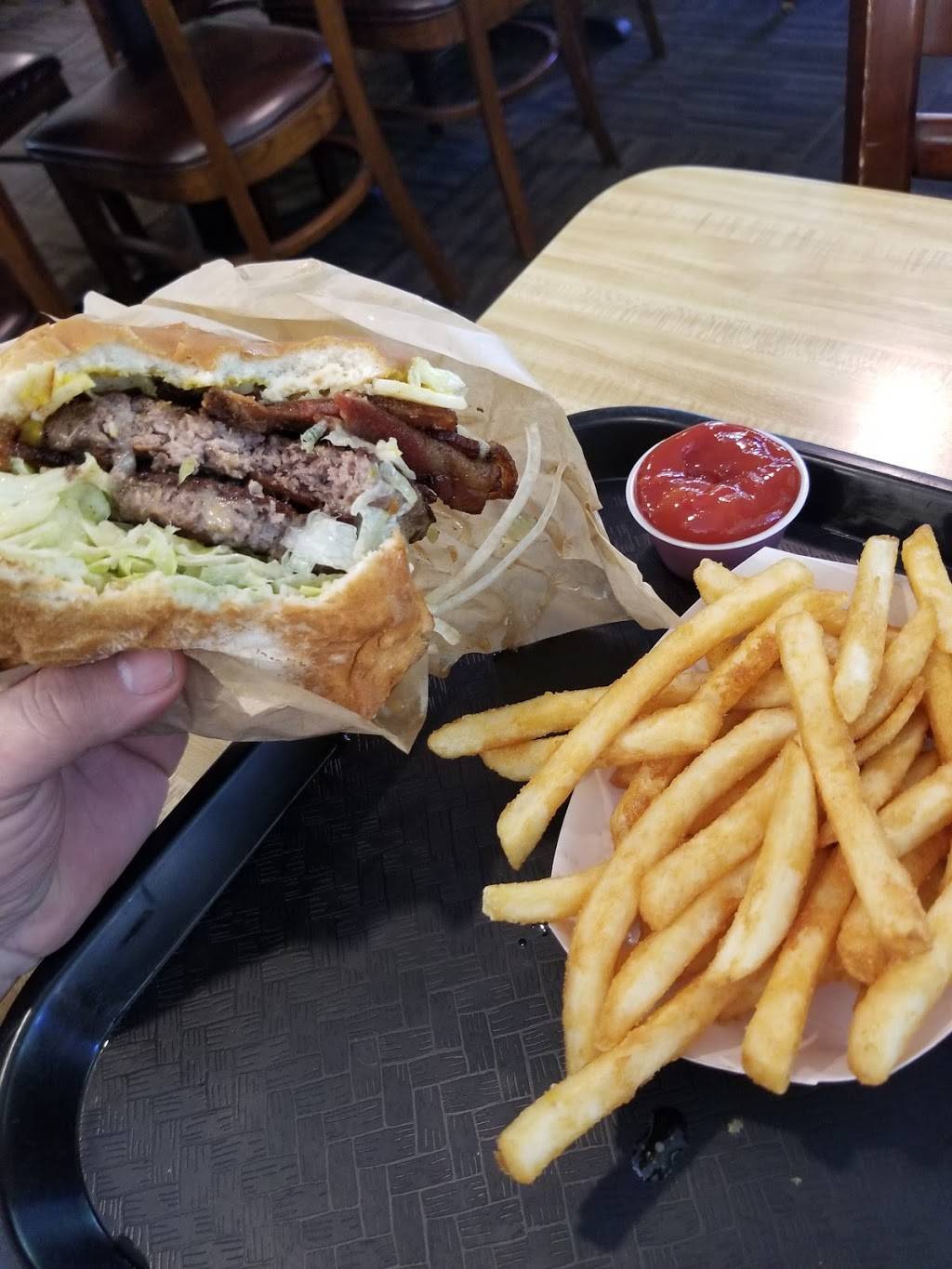 Giant Burger | restaurant | 846 CA-4, Arnold, CA 95223, USA | 2097951594 OR +1 209-795-1594