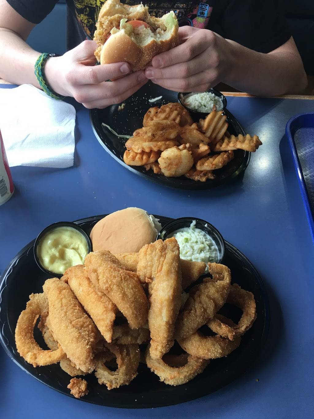 Jolly Rogers Seafood House | restaurant | 1737 E Perry St, Port Clinton, OH 43452, USA | 4197323382 OR +1 419-732-3382