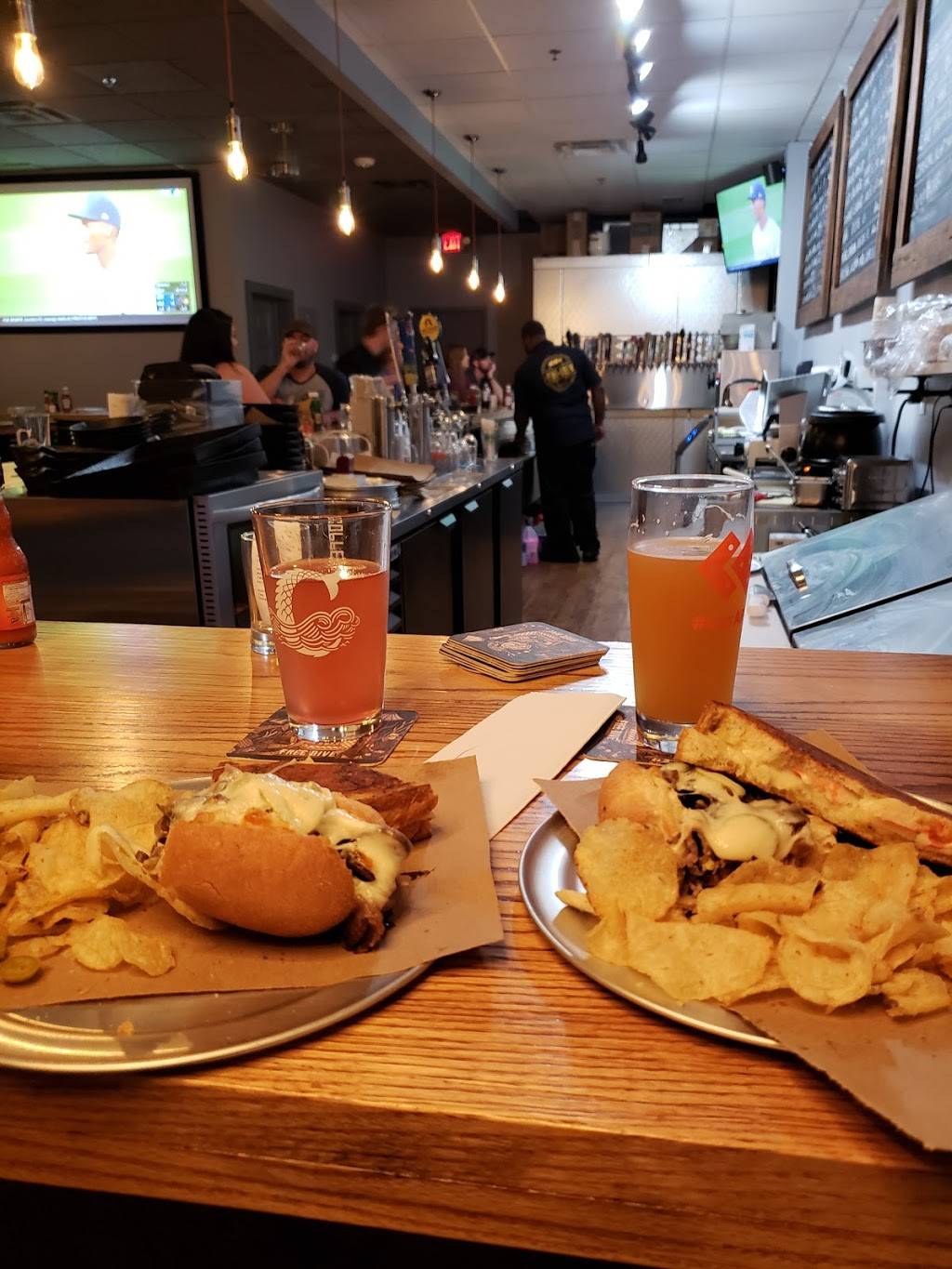 The Pint and Brew | restaurant | 200 N Tampa St, Tampa, FL 33602, USA | 8138678804 OR +1 813-867-8804