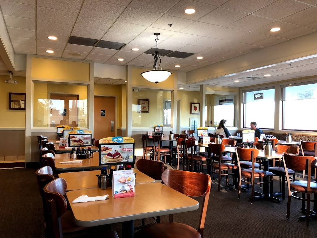 IHOP | restaurant | 1919 Prairie Crossing St, Kansas City, KS 66111, USA | 9137884468 OR +1 913-788-4468