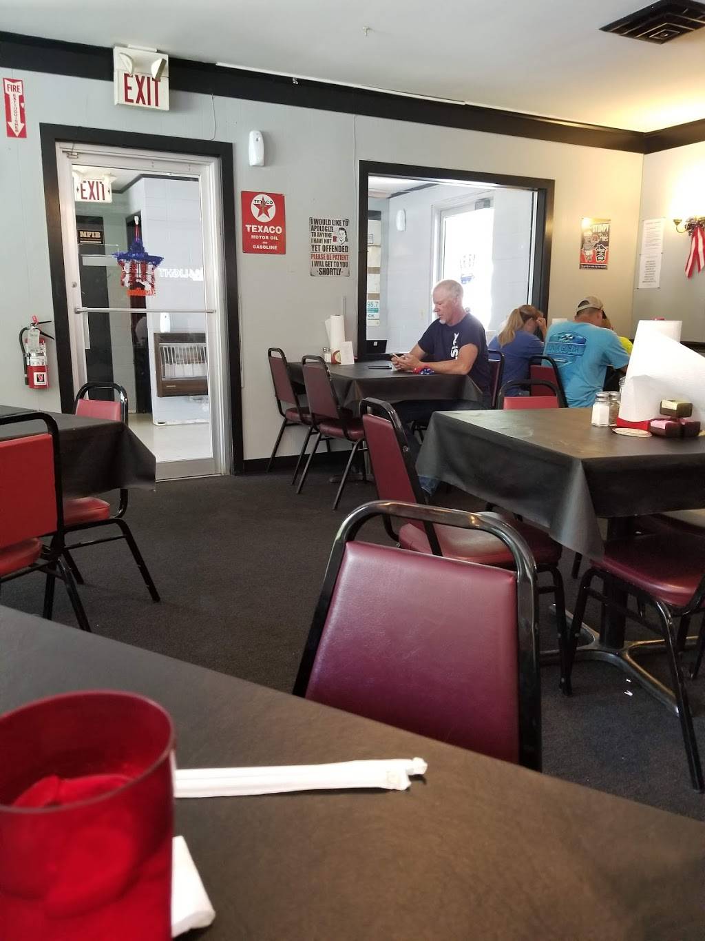 Boss Hogg’s Restaurant | restaurant | 11728 US-68 E, Benton, KY 42025, USA | 2703548116 OR +1 270-354-8116