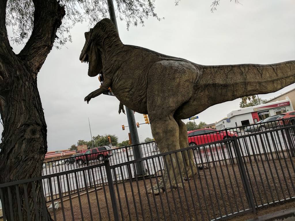 McDonalds | cafe | 6651 E Tanque Verde Rd, Tucson, AZ 85715, USA | 5202982490 OR +1 520-298-2490