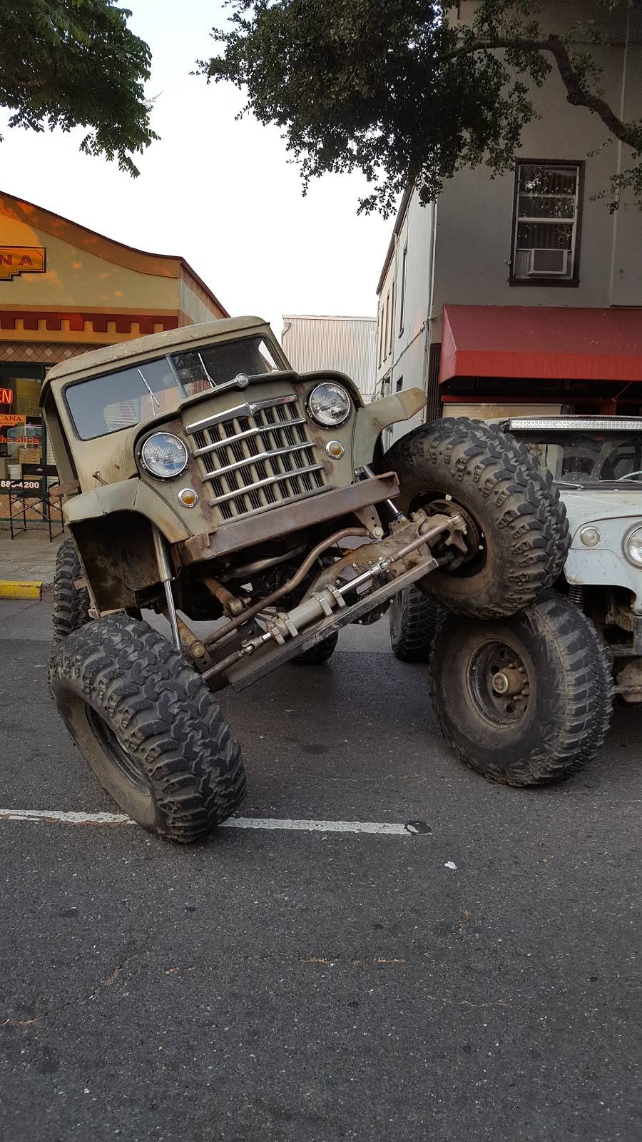 Dominos Pizza | meal delivery | 22525 Main St, Hayward, CA 94541, USA | 5105373700 OR +1 510-537-3700