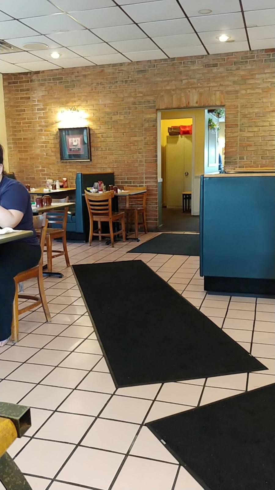 Paulies Family Restaurant | restaurant | 1214 Chestnut St, Coplay, PA 18037, USA | 6102612110 OR +1 610-261-2110