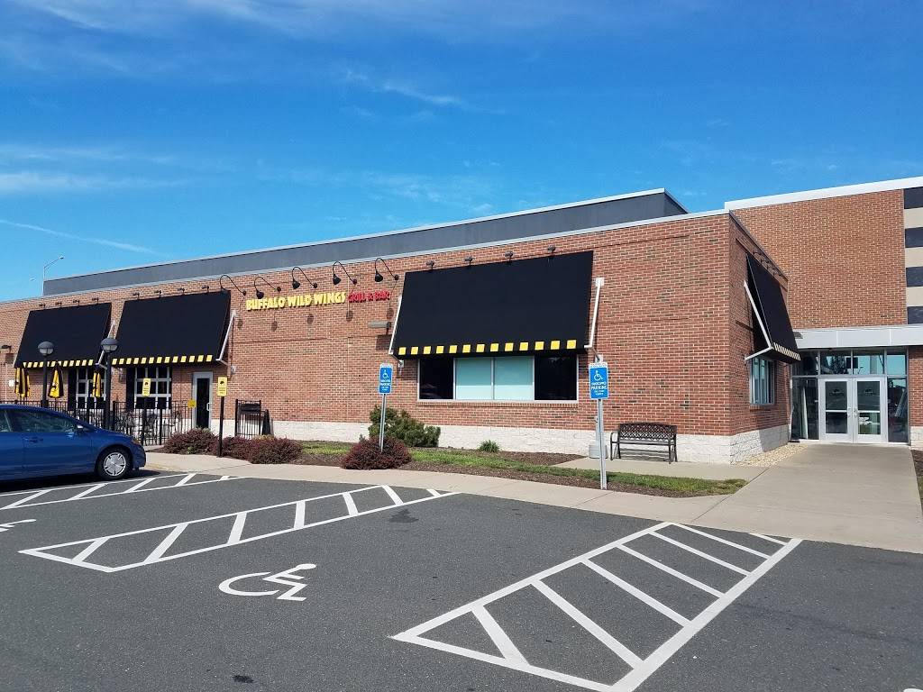 Buffalo Wild Wings | restaurant | 703 Poquonock Ave, Windsor, CT 06095, USA | 8606889464 OR +1 860-688-9464