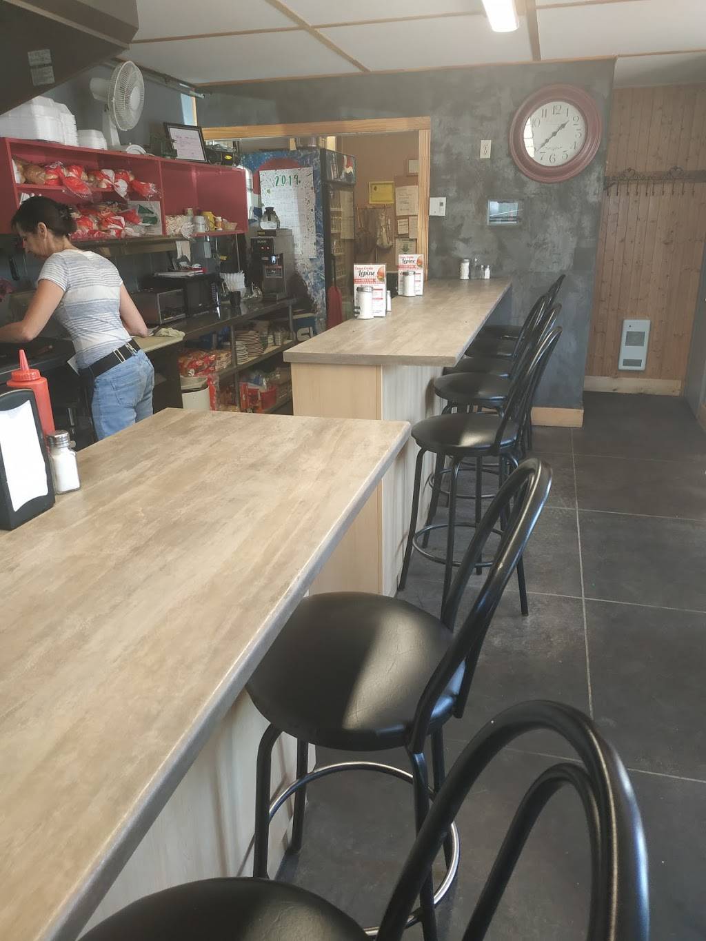 Casse-Croute Lepine | restaurant | 372 Rue Chasles, Mont-Laurier, QC J9L 2T8, Canada | 8196233700 OR +1 819-623-3700