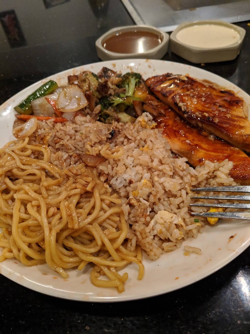 Osaka Sushi & Hibachi | restaurant | 3150 Navarre Ave, Oregon, OH 43616, USA | 4196972669 OR +1 419-697-2669