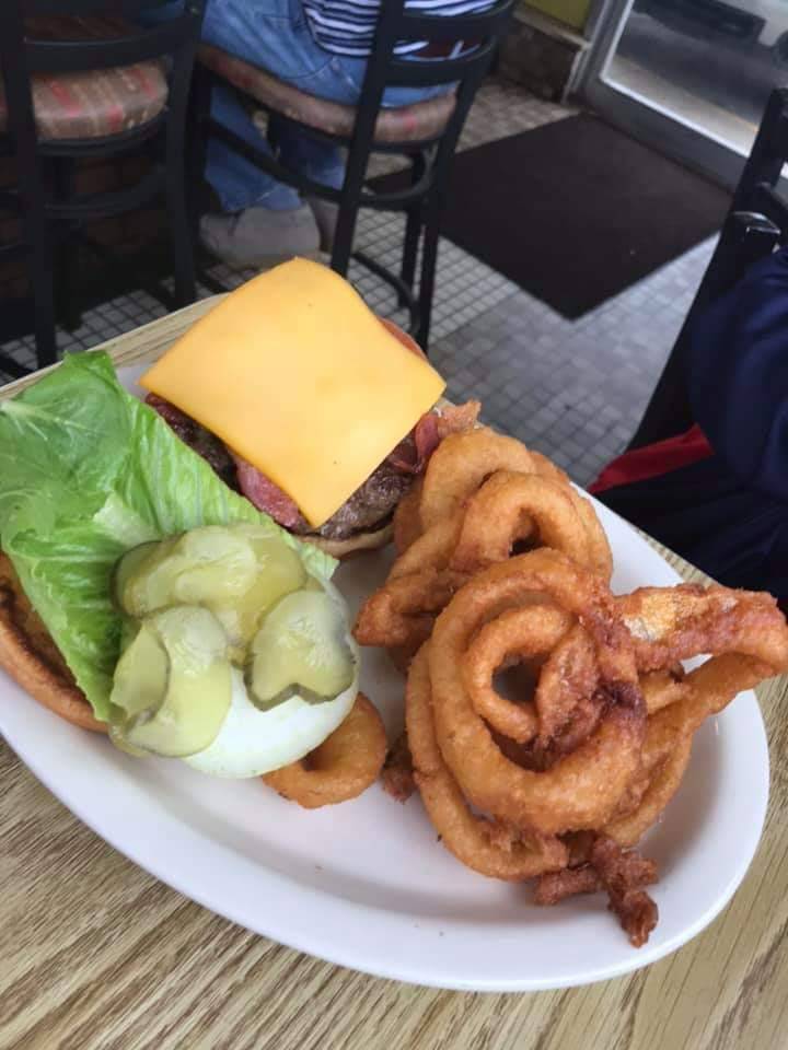 Montys Grill | restaurant | 28300 Woodward Ave, Royal Oak, MI 48067, USA | 2485474151 OR +1 248-547-4151