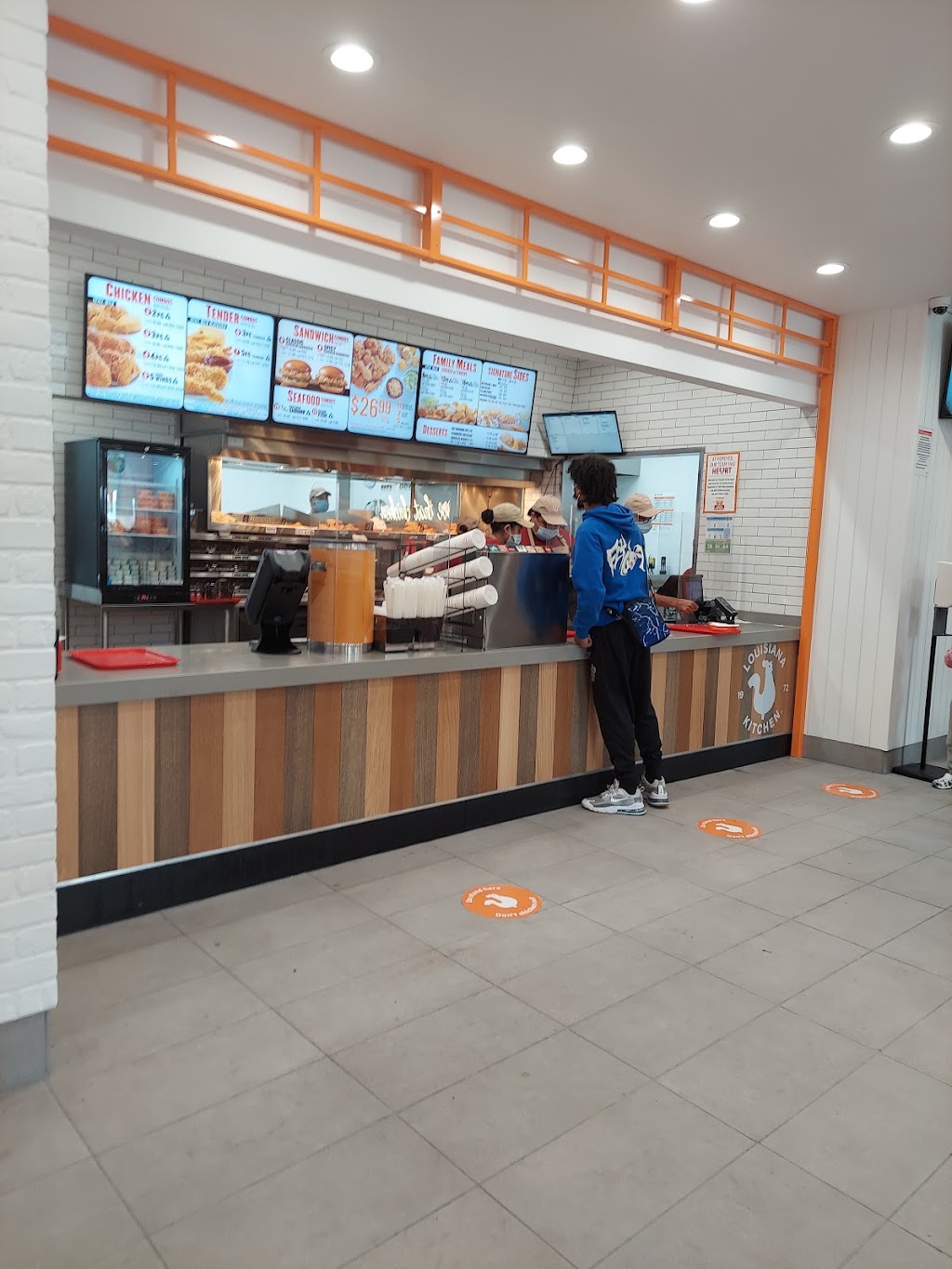 Popeyes | restaurant | 309 E 204th St, Bronx, NY 10467, USA | 3474272180 OR +1 347-427-2180