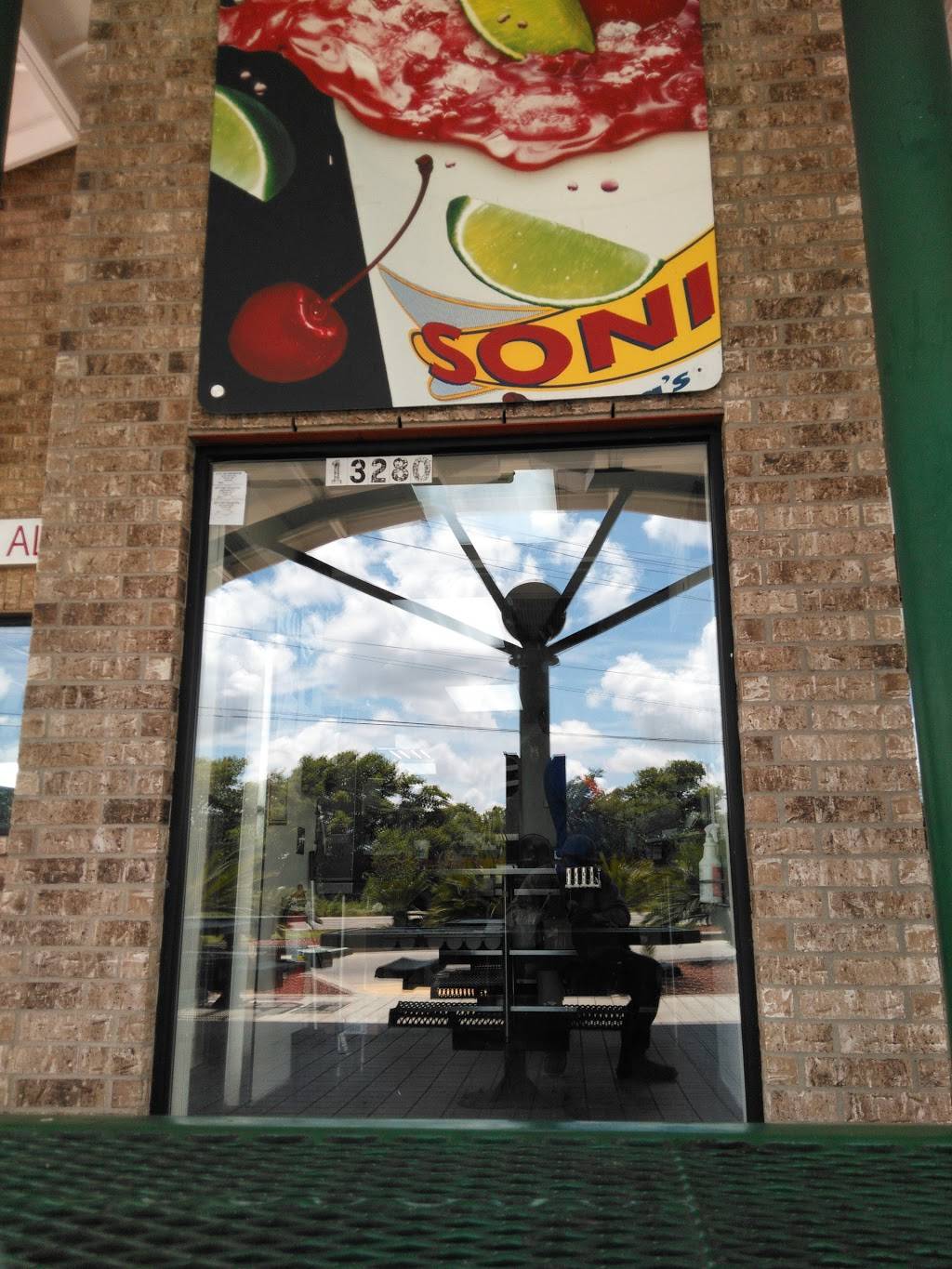 Sonic Drive-In | restaurant | 13280 Almeda Rd, Houston, TX 77045, USA | 7134334595 OR +1 713-433-4595