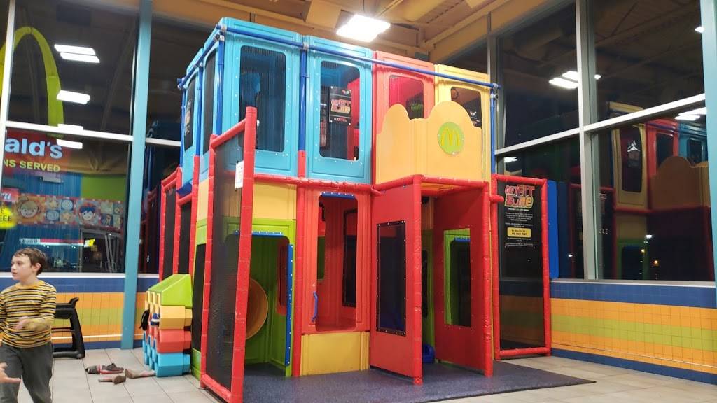 McDonalds | cafe | 7777 Tecumseh Rd E, Windsor, ON N8T 1G3, Canada | 5199454751 OR +1 519-945-4751