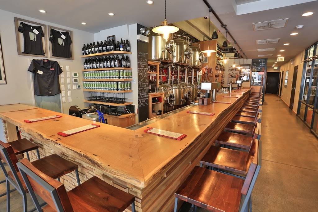 DryHop Brewers | restaurant | 3155 N Broadway, Chicago, IL 60657, USA | 7738573155 OR +1 773-857-3155