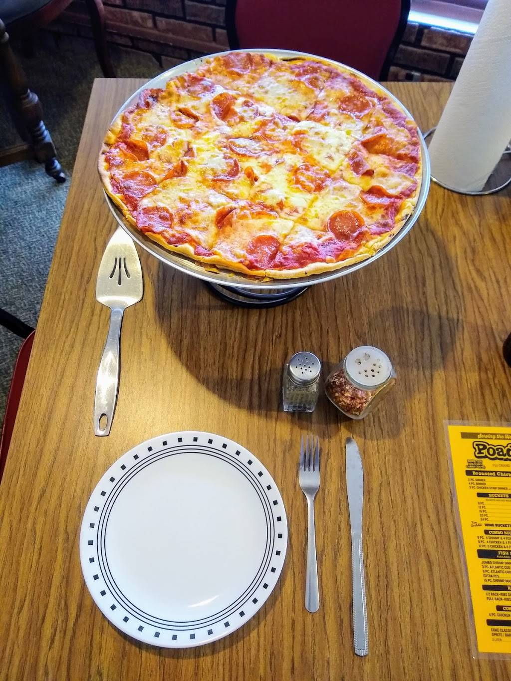 Poads Pizza | restaurant | 752 Grand Ave, Hartford, WI 53027, USA | 2626730777 OR +1 262-673-0777