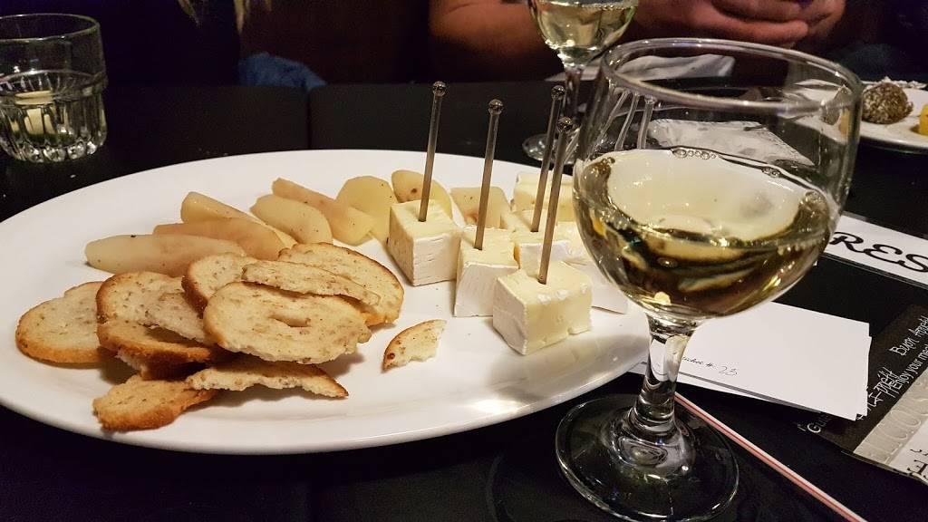 The Falls Road Pub | restaurant | 296 Victoria St N, Kitchener, ON N2H 5E2, Canada | 5197420600 OR +1 519-742-0600