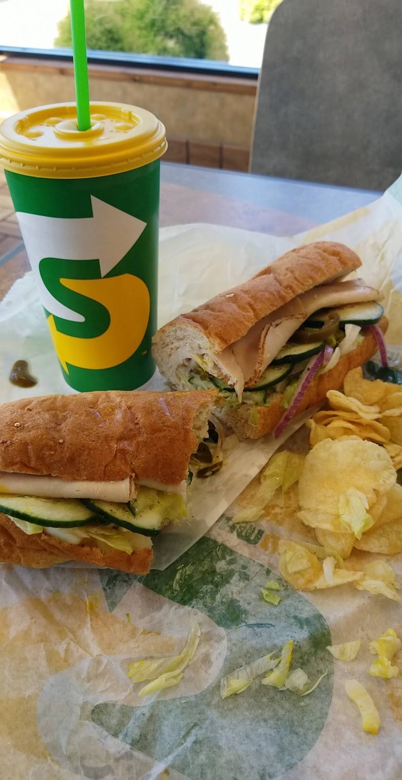 Subway | restaurant | 651 E Linton Ave, Springfield, IL 62703, USA | 2177897827 OR +1 217-789-7827