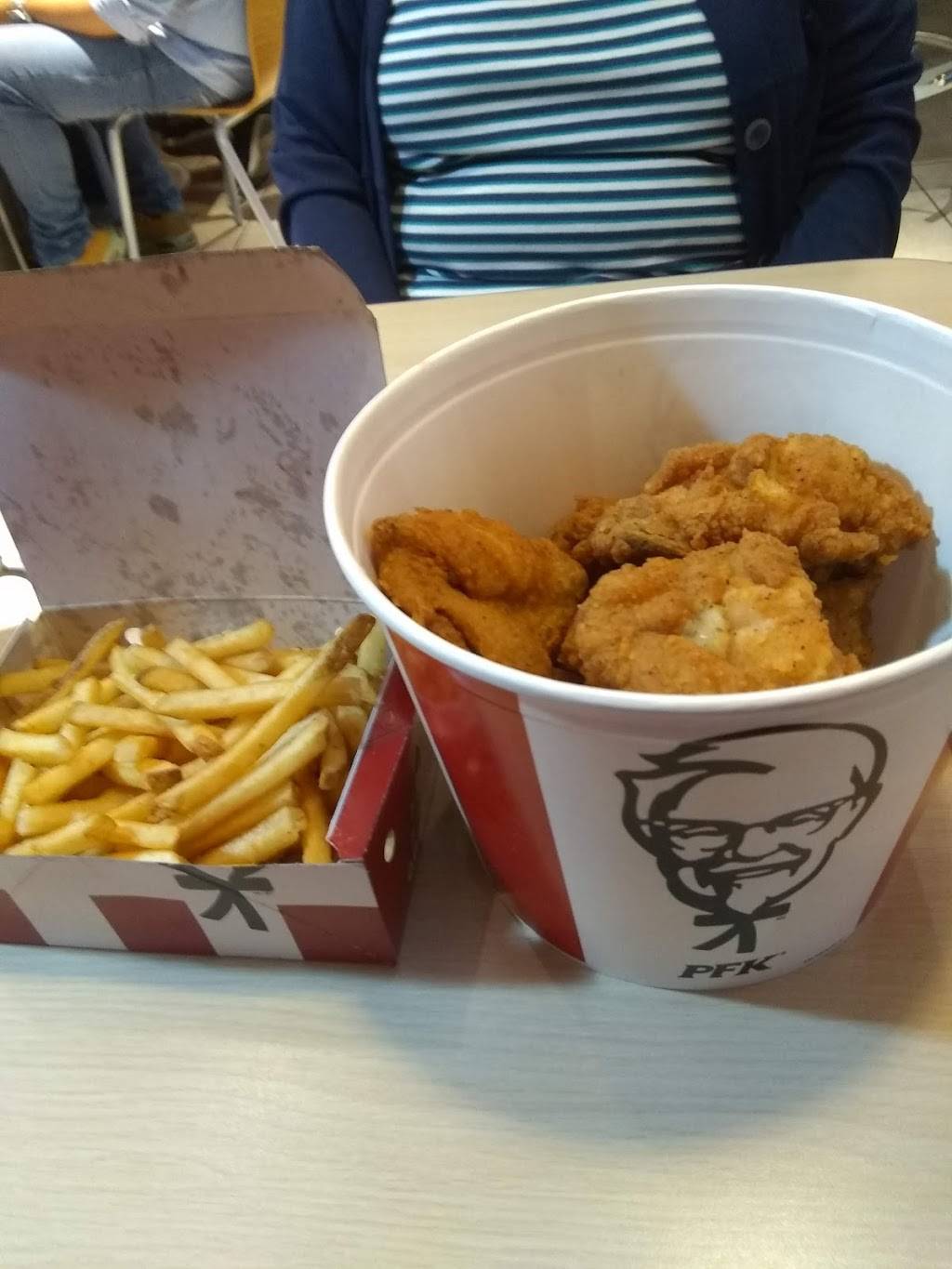 KFC | meal delivery | 60 Dundas St E, Mississauga, ON L5A 1W4, Canada | 9059491095 OR +1 905-949-1095