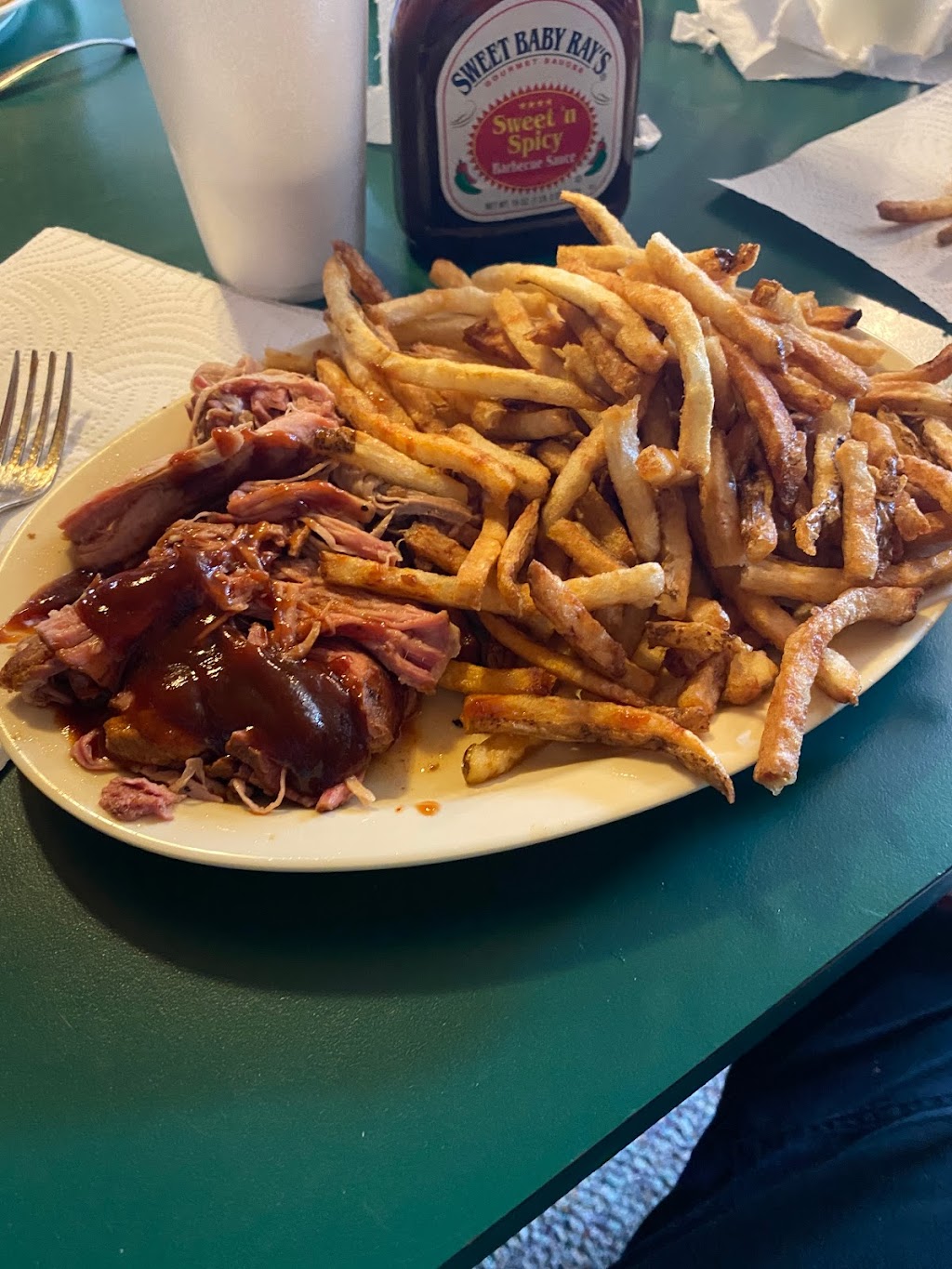 Hickory Hole | restaurant | 720 Main St, Parsons, KS 67357, USA | 6204219067 OR +1 620-421-9067