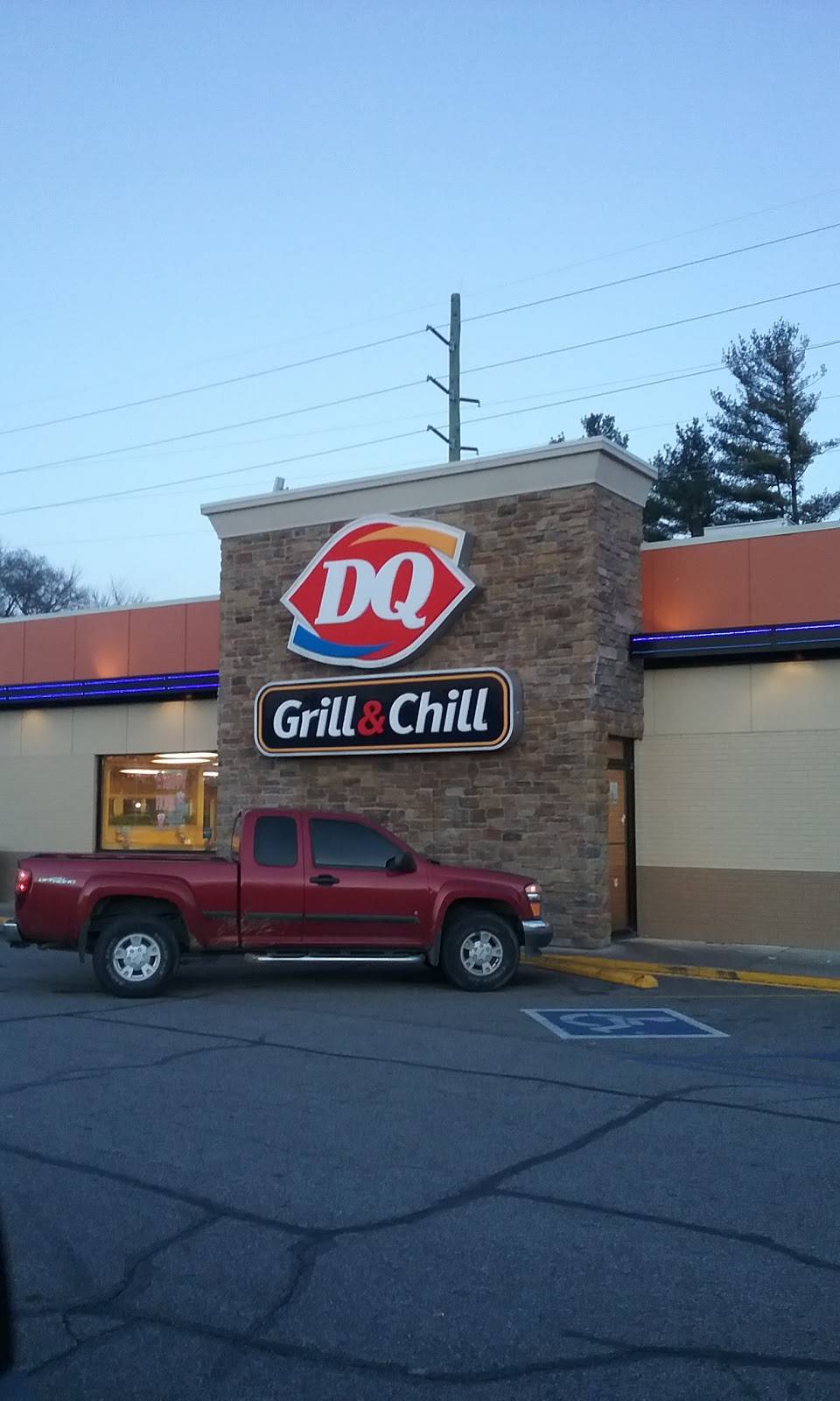 Dairy Queen Grill & Chill | restaurant | 110 Elm St, Clinton, IN 47842, USA | 7658322537 OR +1 765-832-2537