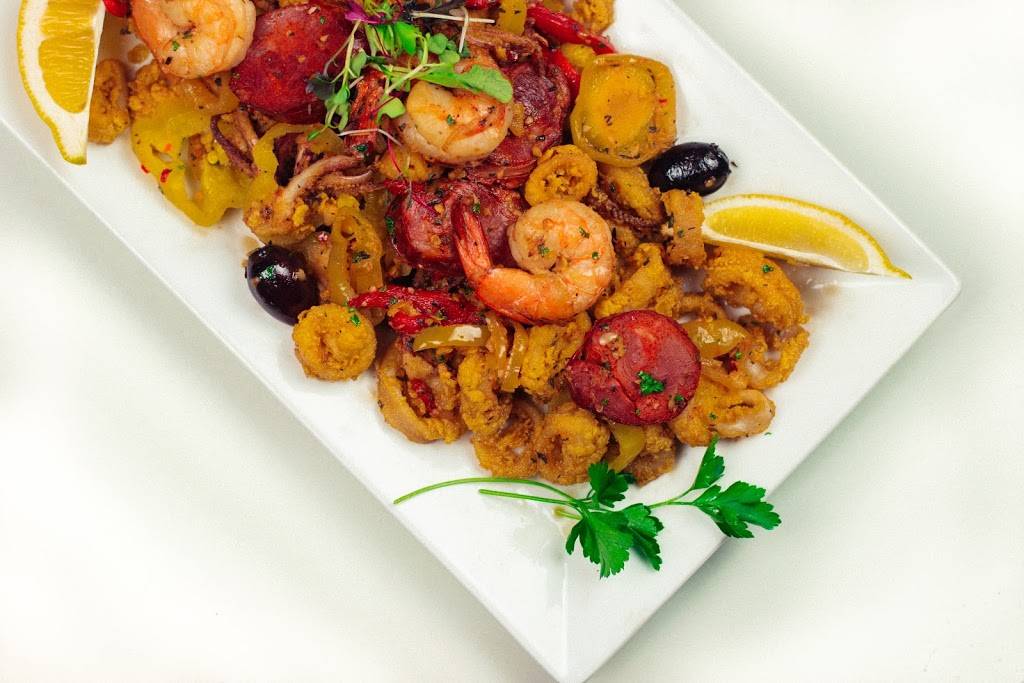 10 Rocks Tapas Bar & Restaurant | restaurant | 1091 Main St, Pawtucket, RI 02860, USA | 4017280800 OR +1 401-728-0800