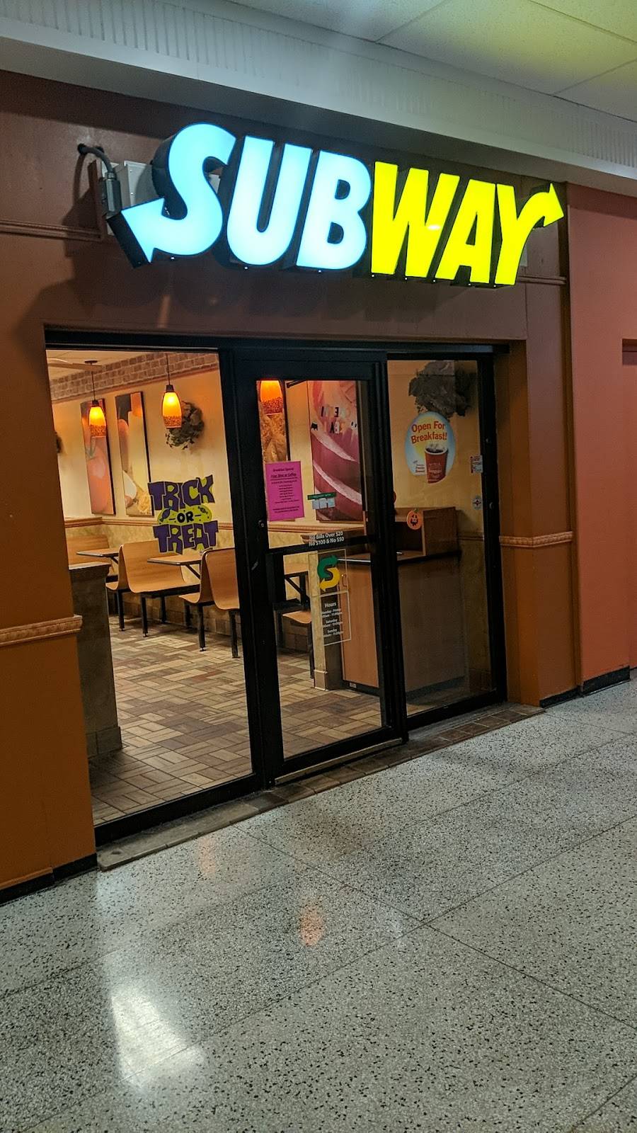 Subway Restaurants | restaurant | Har Mar Mall, 2100 E Snelling Dr #46, Roseville, MN 55113, USA | 6516319261 OR +1 651-631-9261