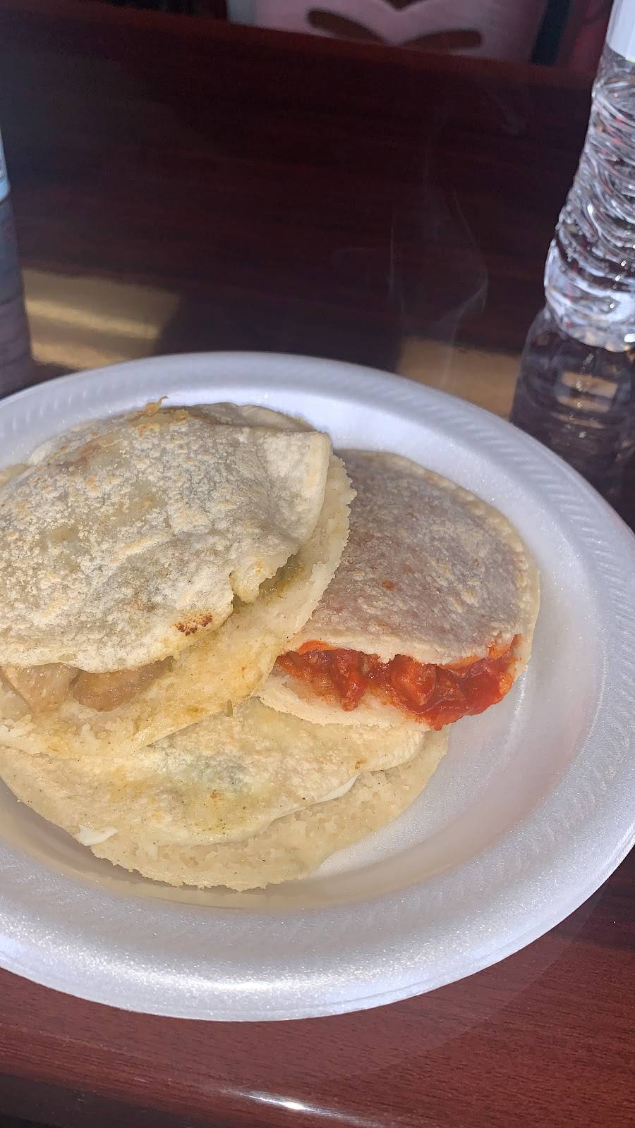 Las Casuelas Mexican Restaurant | restaurant | 901 E Harry St, Wichita, KS 67211, USA | 3162641424 OR +1 316-264-1424