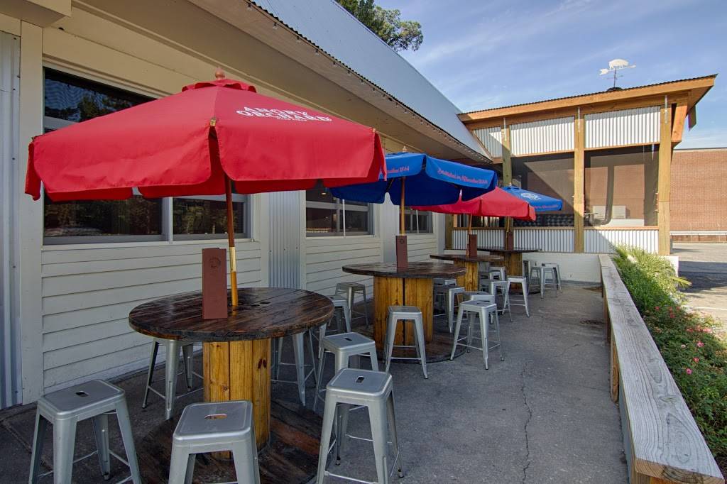 Swig & Swine | restaurant | 1217 Savannah Hwy, Charleston, SC 29407, USA | 8432253805 OR +1 843-225-3805