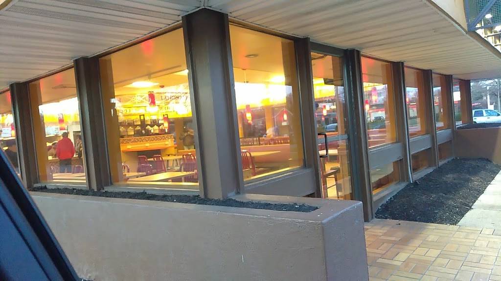 Popeyes Louisiana Kitchen | restaurant | 8817 Woodyard Rd, Clinton, MD 20735, USA | 3018563390 OR +1 301-856-3390