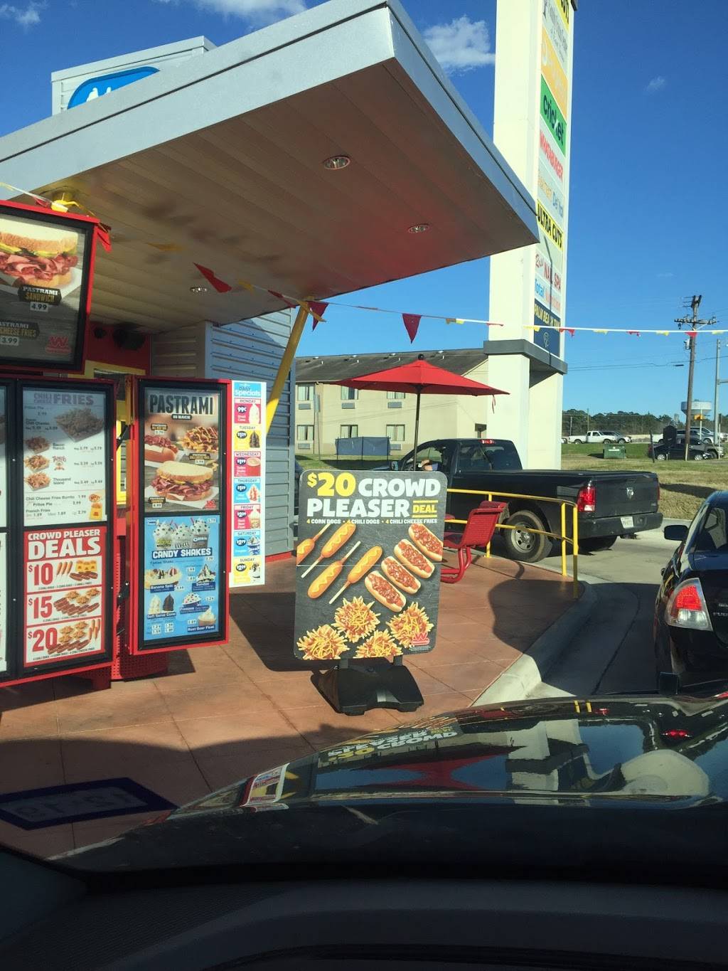 Wienerschnitzel | restaurant | 101 N Brentwood Dr, Lufkin, TX 75904, USA | 9368997234 OR +1 936-899-7234