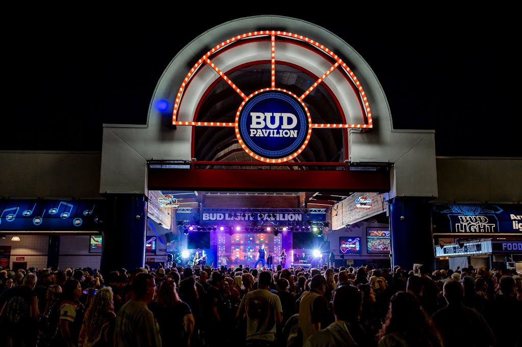 Bud Pavilion | restaurant | 640 S 84th St, West Allis, WI 53214, USA | 4142667000 OR +1 414-266-7000