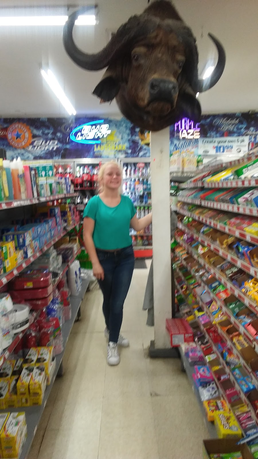 Buffaloes watering hole | restaurant | 4924 Wrightsville Ave, Wilmington, NC 28403, USA | 9106608537 OR +1 910-660-8537