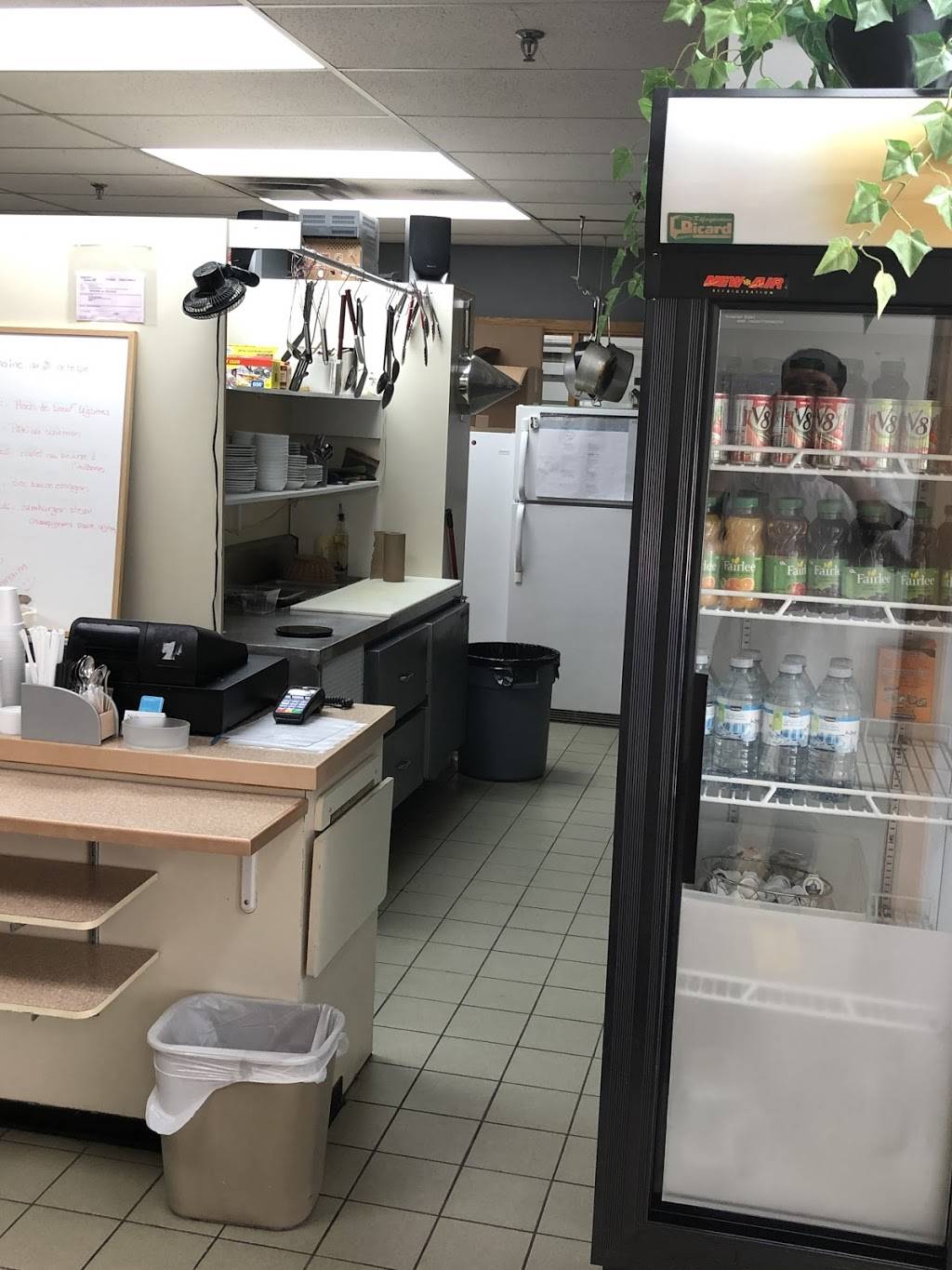 Restaurant L’étrange gourmand de l’île | restaurant | 303 Boulevard Pierre-Bertrand, Québec, QC G1M 3L7, Canada | 5819954718 OR +1 581-995-4718