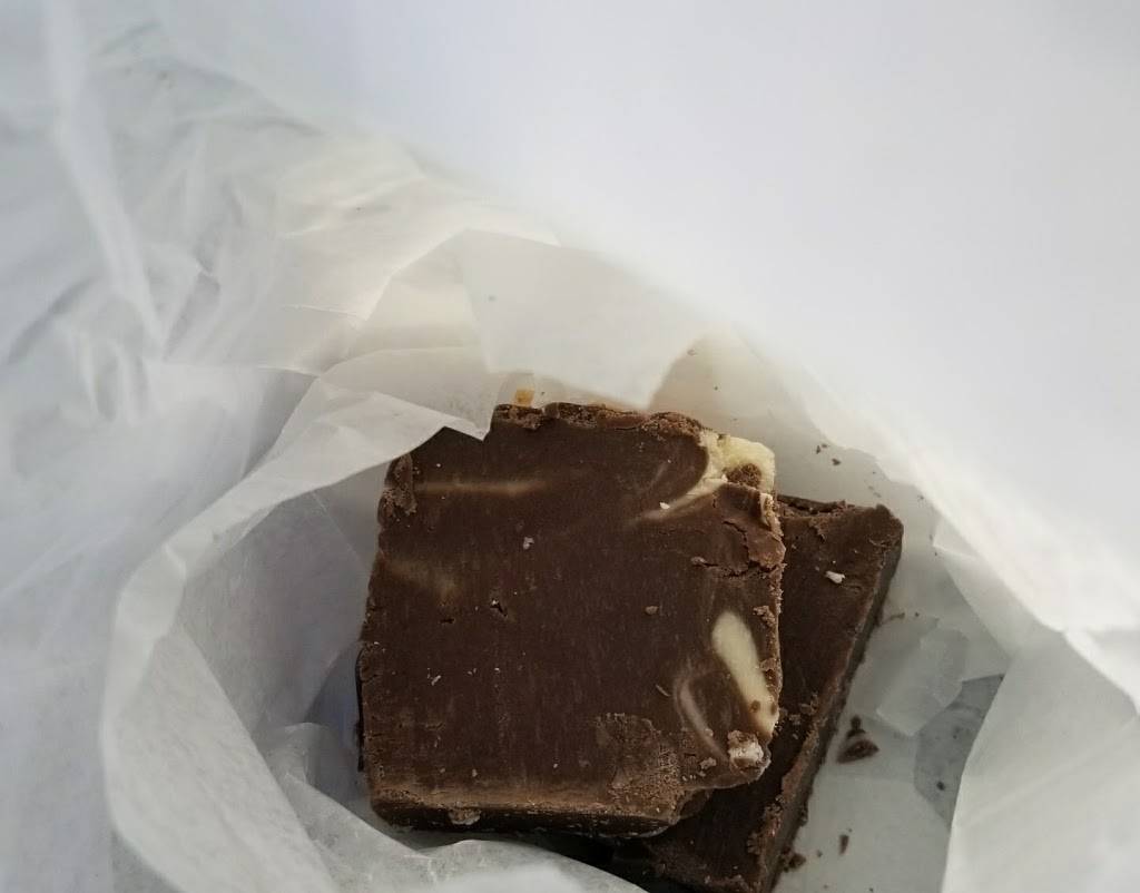 The Fudge Company | restaurant | 67 Main St, Southampton, NY 11968, USA | 6312838108 OR +1 631-283-8108